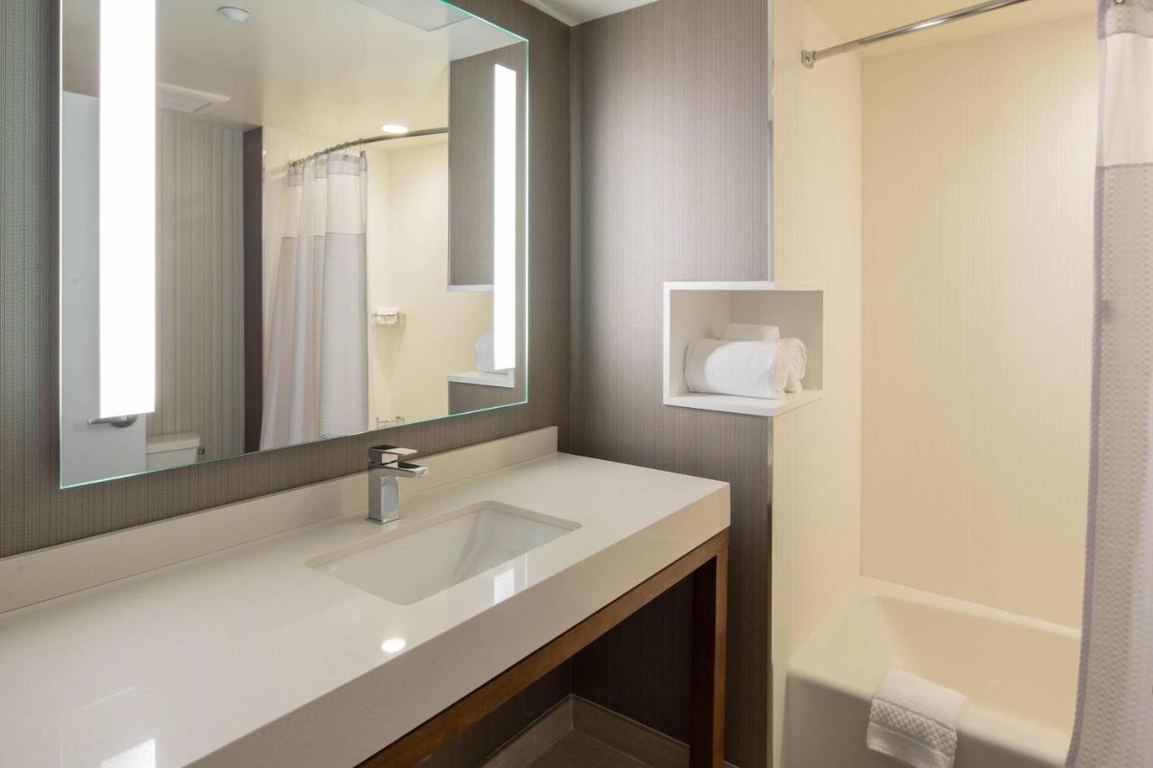 Courtyard By Marriott New York Queens/Fresh Meadows Exteriér fotografie