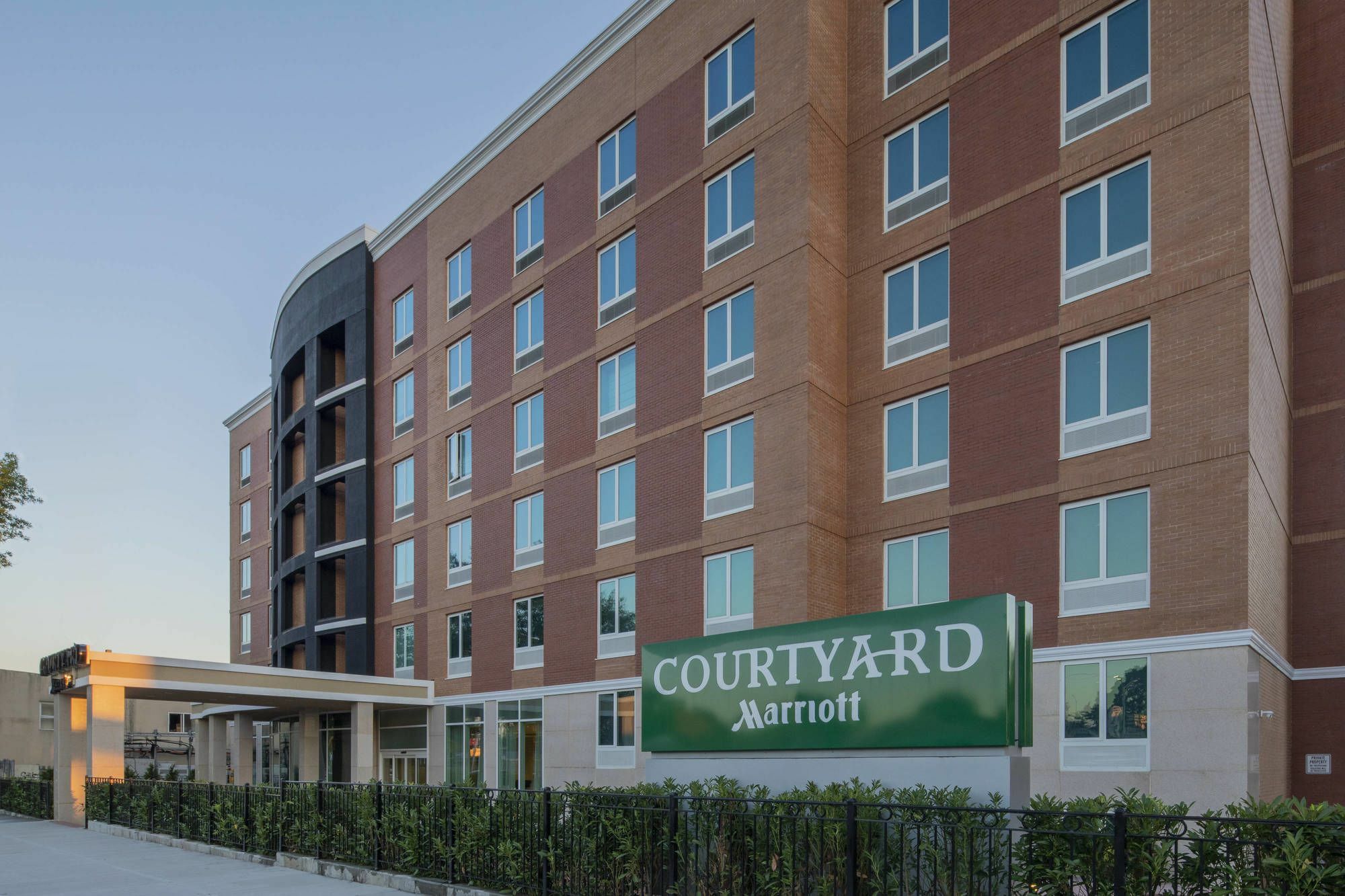 Courtyard By Marriott New York Queens/Fresh Meadows Exteriér fotografie